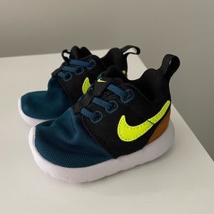 NEW Infant Nike Shoes - Size 2C